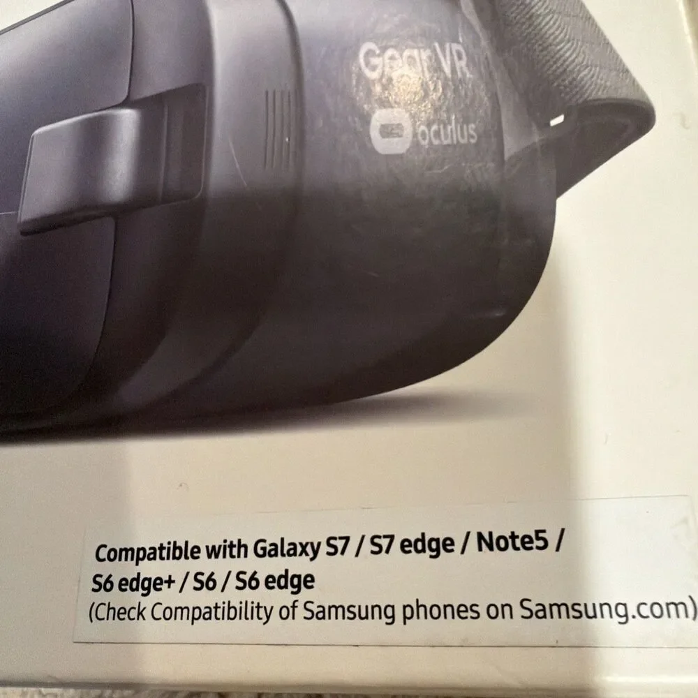 Samsung Gear VR 2016 - Virtual Reality Headset Black (SM-R323)